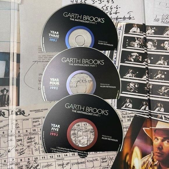 Garth Brooks  Book and CDS The Anthology Part 1 - Picture 6 of 7